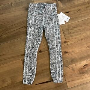 Athleta Ultimate Stash II Textured 7/8 Tight